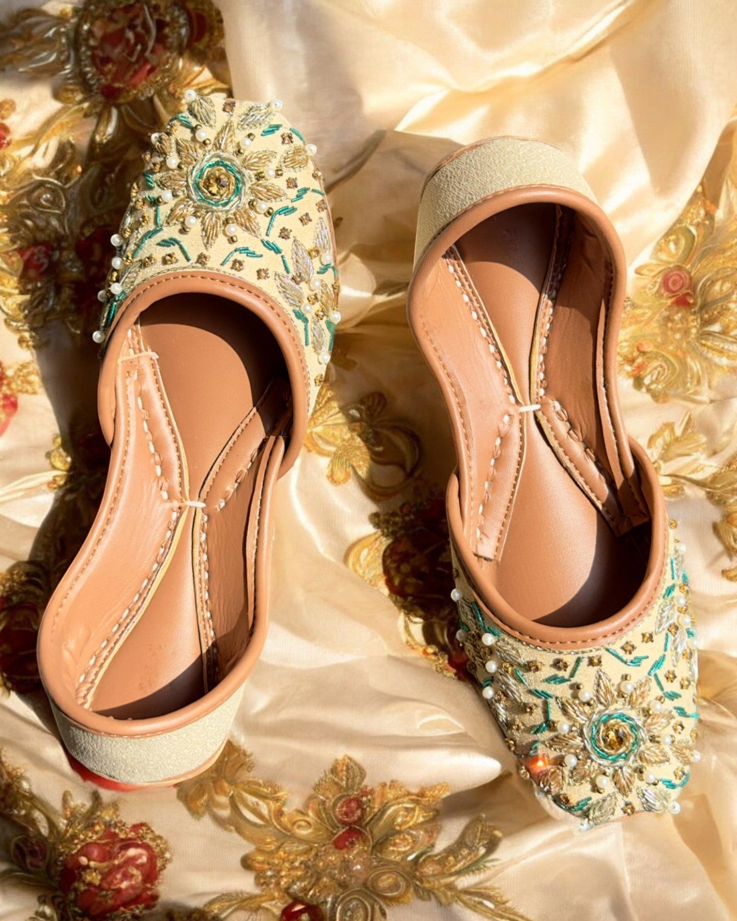 Qila - Beige Jutti