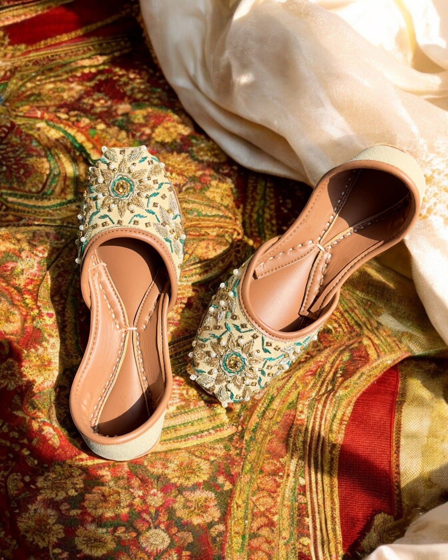 Qila - Beige Jutti