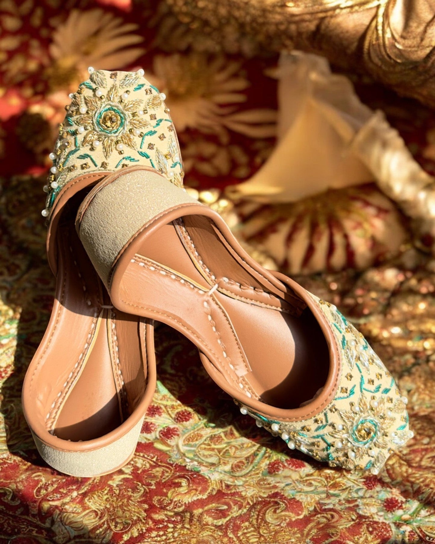 Qila - Beige Jutti