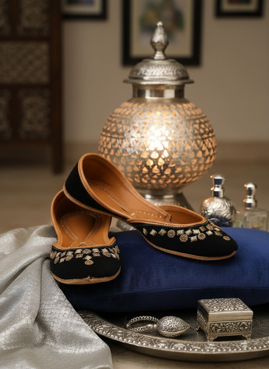 Umrao - Black Jutti