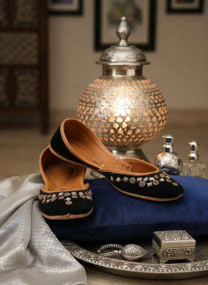 Umrao - Black Jutti