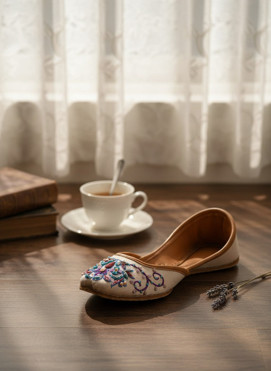 Zari - White Jutti