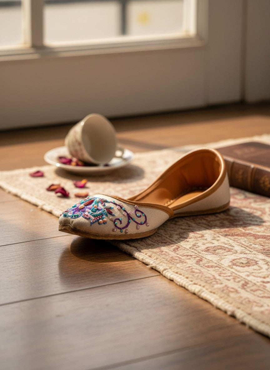 Zari - White Jutti