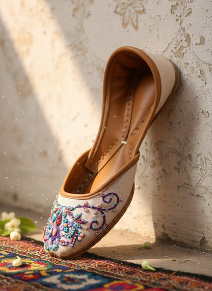 Zari - White Jutti