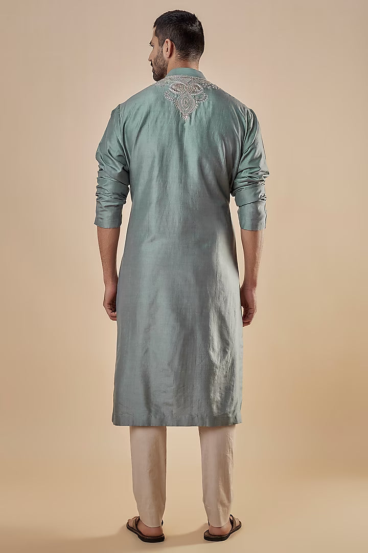 jayanti-reddy-men-grey-silk-embroidered-kurta-set