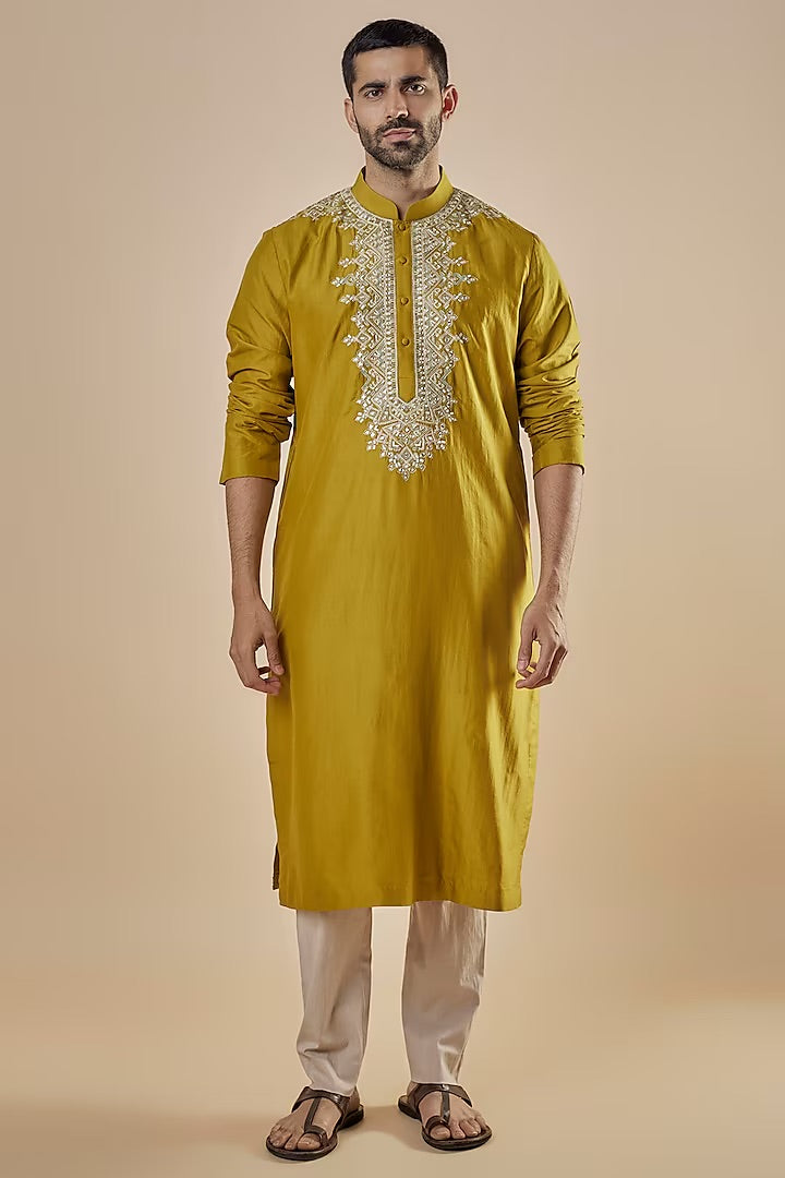 jayanti-reddy-men-yellow-silk-embroidered-kurta-set